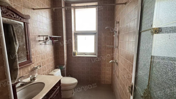 温莎独栋别墅 带大院子精装修 业主靠谱出售 看房方便-卫生间B