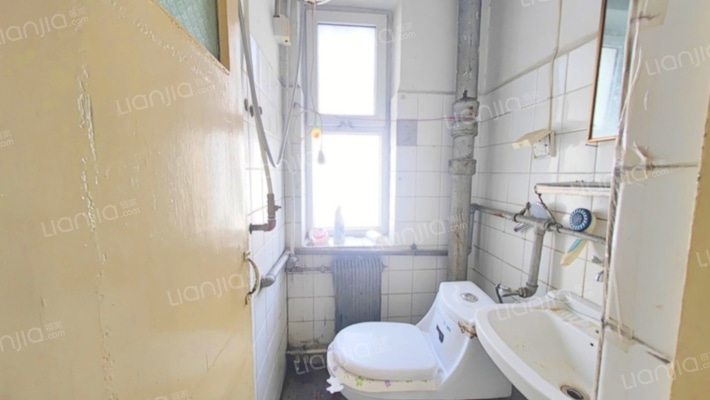 二康东边 旁边就是小公园 出门范阳路 闹中取静的小区-卫生间