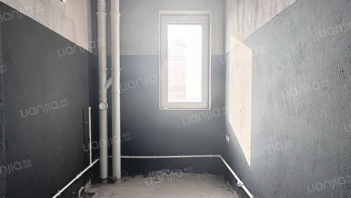 128平洋房 房本满二 毛坯房 户型方正-卫生间A