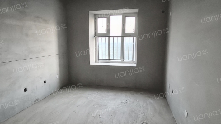 急售三利B区南北通透两居，毛坯，价格美丽。-卧室A