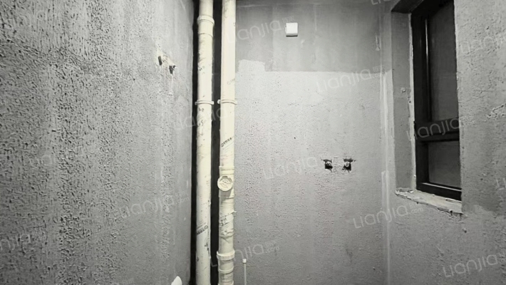 房子属于毛坯房，房主还没收房，工抵房-卫生间A