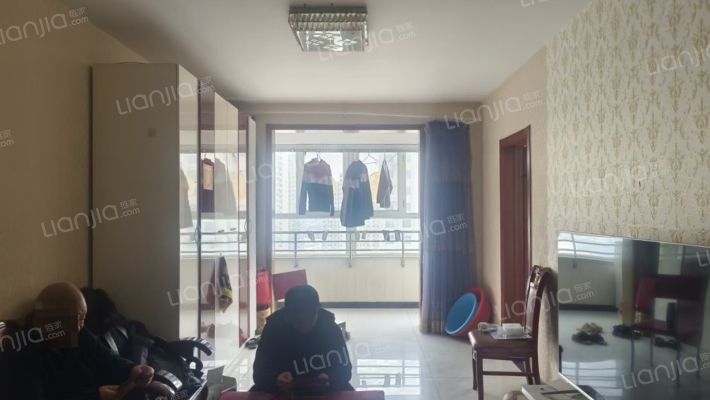 精装修房屋，配套齐全，交通方便，适合通勤-客厅