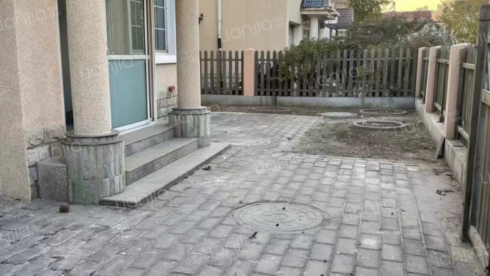 房子精装修拎包入住，房本满五税费低，小区环境好-花园