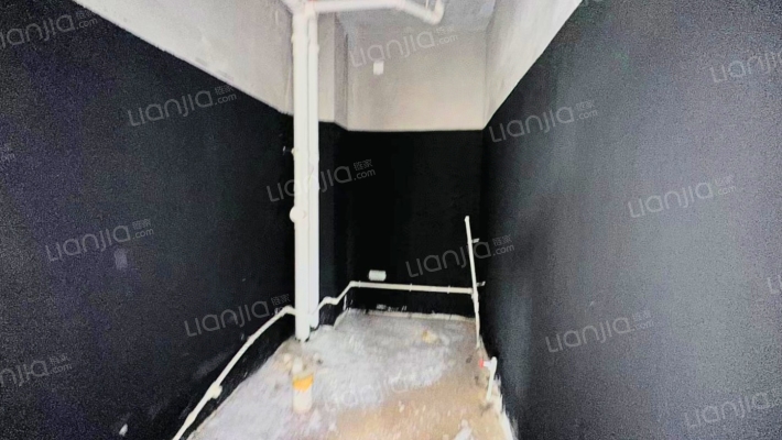 好楼层，采光好，全天都能进光，小区楼间距长，绿化高-卫生间