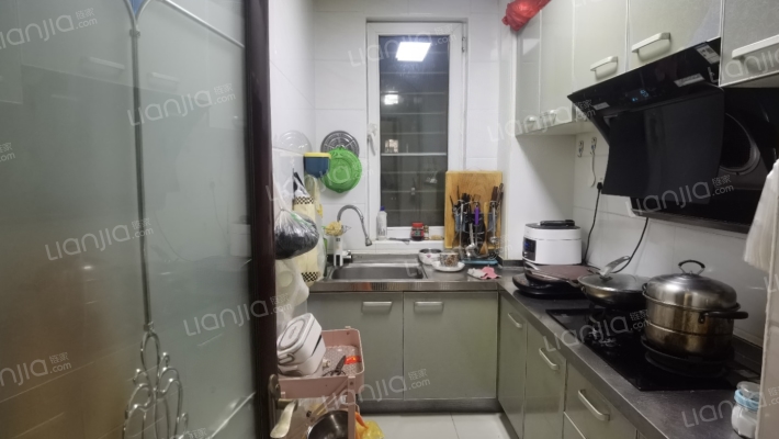 业主诚心出售，南北通透户型，集中供暖，交通方便-厨房