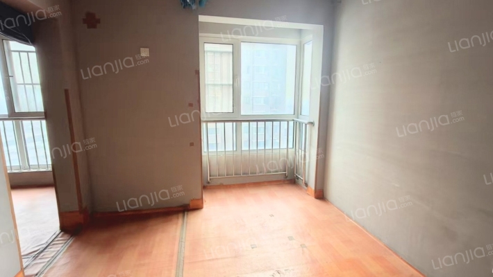 急售三利一期朝南两居，满五唯一，价格美丽-卧室A