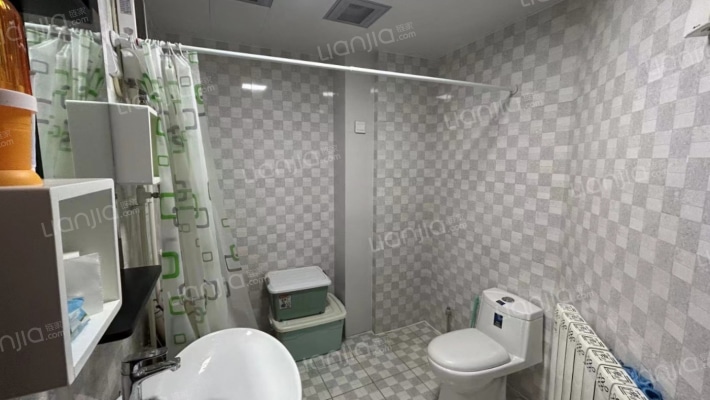 首付1万 亚兴国际公寓 精装修 电梯中层 随时看房-卫生间