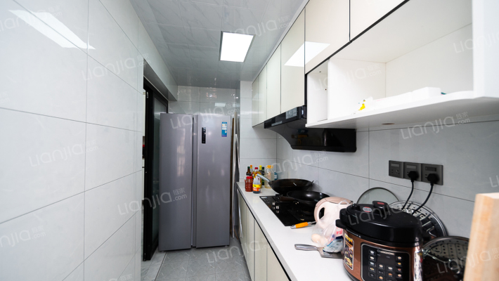 江语城套三 精装修拎包入住 户型方正 小区环境舒适-厨房