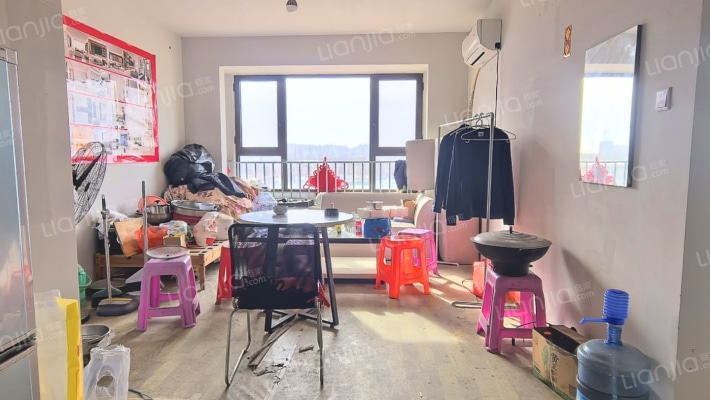 京港澳高速北口西侧 央企开发 南北通透三居-客厅