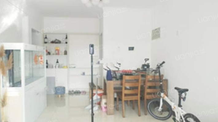 房本满二 全天采光 一点遮挡都没有，楼层高-餐厅