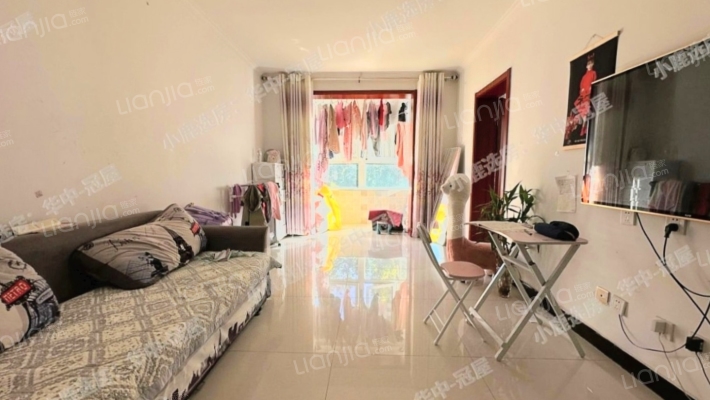 房  子是 正 规 两  居室，采 光 视 线 好-客厅