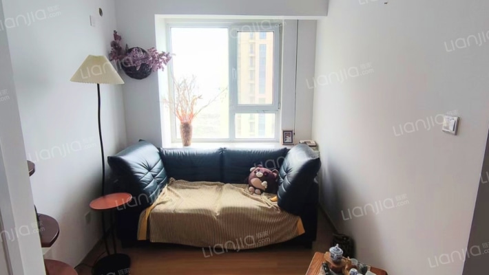 楼层户型好 南北通透 精装修可直接拎包入住-书房