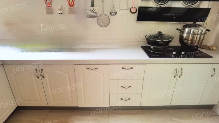 水岸花城精大两居，带车位，交通便利！大社区集体供暖-厨房