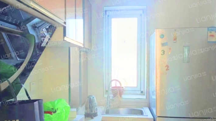 南北通透，小区环境优美，绿化高，出京进京很方便-厨房