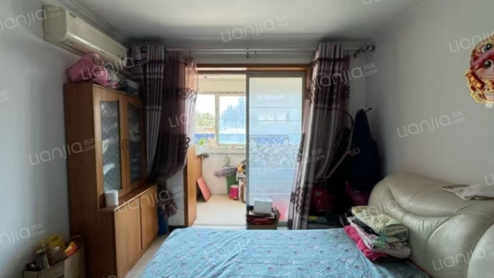 冠云路，低楼层南北通透大三居双卫，带简单装修。-卧室A