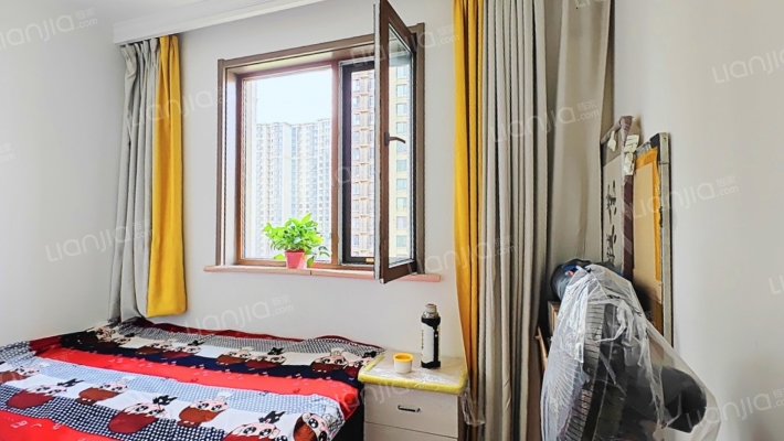 南北大三居，总价低，房本满二，税费少，-卧室C