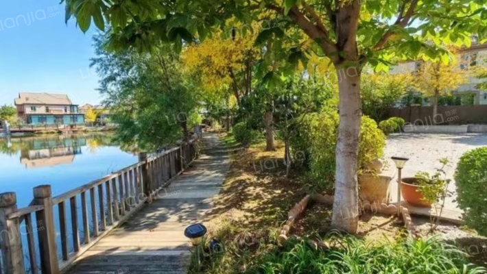 精装修 大院子 柏林顿水郡 独栋别墅 高品质的选择-花园