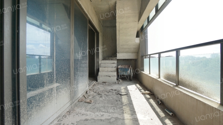 珑山悦 四室两厅 跃层带两边大露台 可看江 视野开阔-阳台