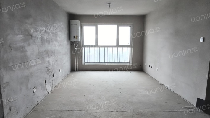 急售三利B区南北通透大两居，毛坯，价格美丽。-客厅