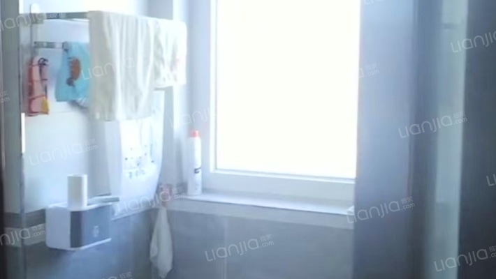 业主急售的家里着急用钱装修的很好随时可以看房-卫生间B