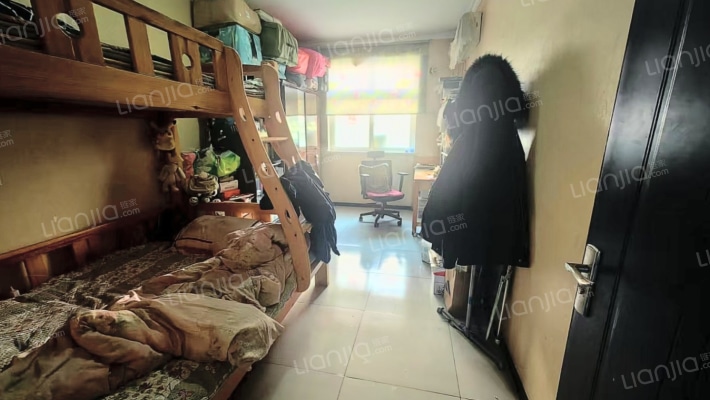 近二康医院，一层，南北通透两居，房本满五唯一。-卧室B