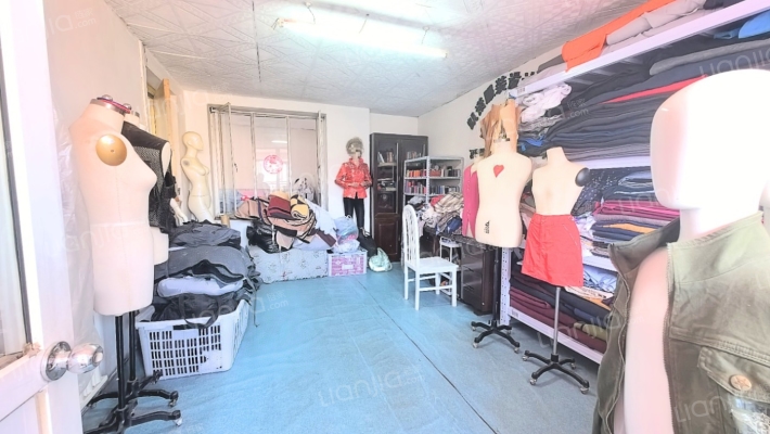 房本满五 过户费低 三连排。。-卧室C