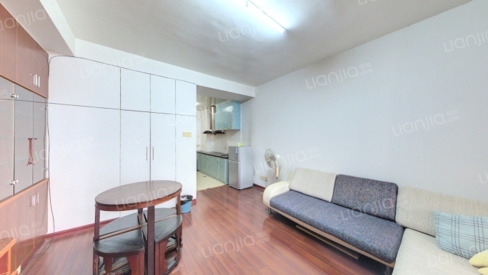 新亚大厦二手房实景图