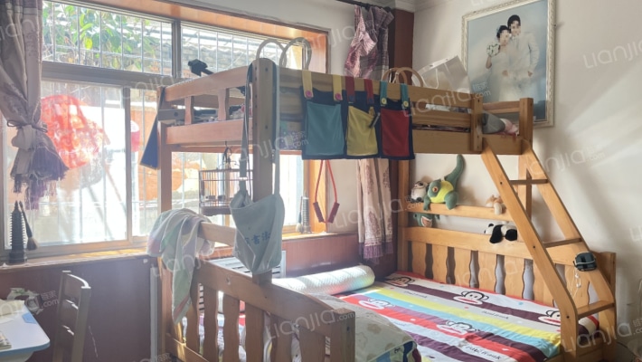 医药公司南院 南向朝阳 一层带小院-卧室B