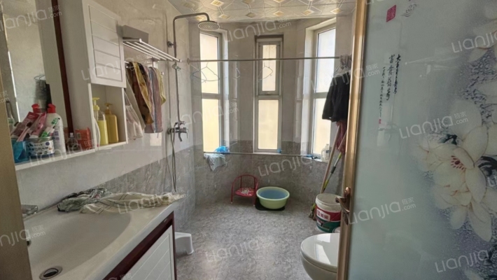 香邑溪谷南北双通透精装修大三中间楼层房本满二-卫生间A