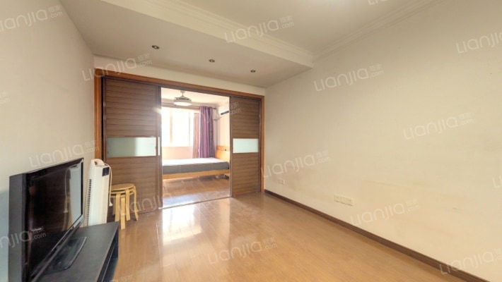 西江湾路101-115号小区二手房实景图