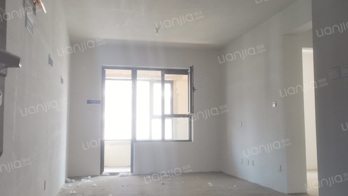 央企开发 集中供暖  电梯房 全明格局 户型方正-客厅