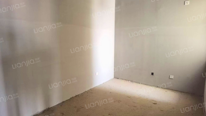 房子满五唯一，毛坯房全阳格局。楼层好。小区环境优美-卧室B