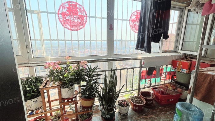 汇元新天地，70年大产权，正规三居室，采光好-厨房