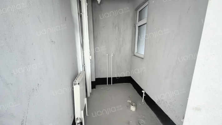 高铁华融现代城，一层带花园，外加50平左右下跃-卫生间B