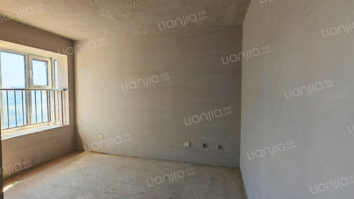 急售三利C区南北向大三居，毛坯满二，价格美丽-卧室B