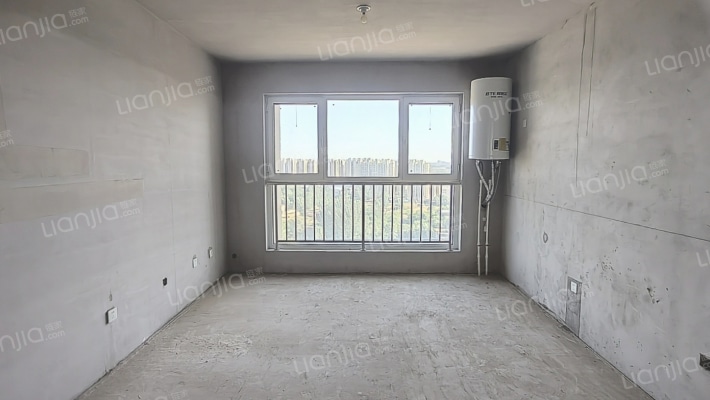 70年大产权，房证满二，次新房，通勤北京，交通方便。-客厅