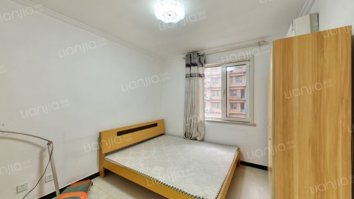 钻石广场   南北   两居室  商圈-卧室A