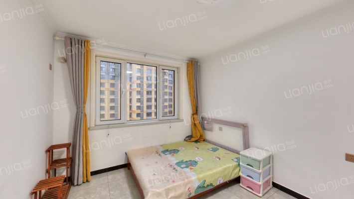 翡翠滨江，精装修，南北通透三居，看房方便-卧室B