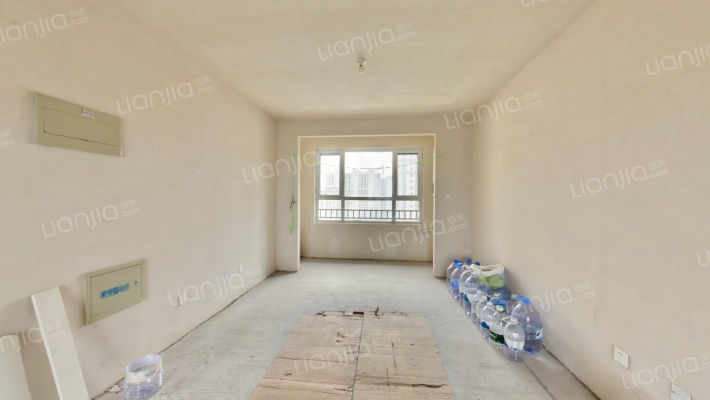 南北通透三居室，明厨明卫，采光视野好。-客厅