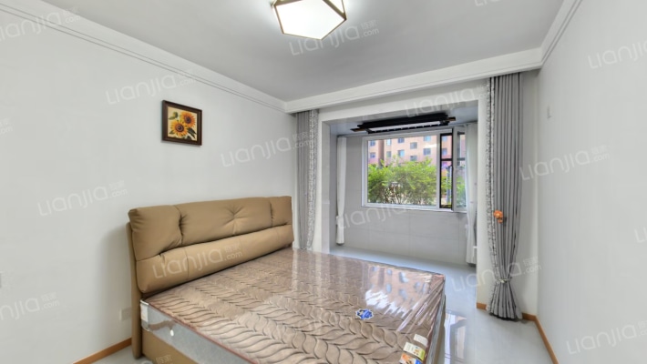 钻石广场南北二居室房本满五唯一-卧室B