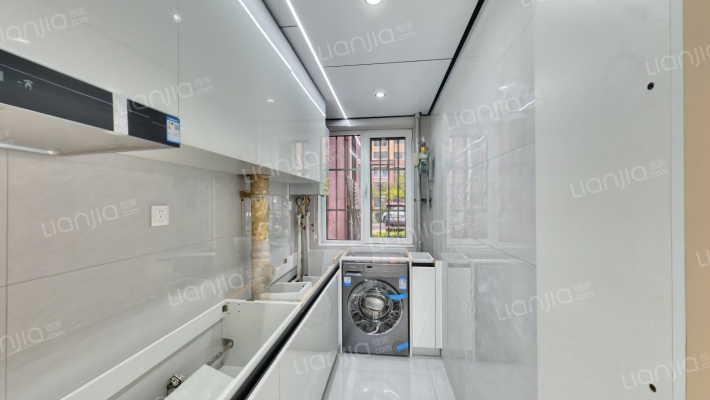 钻石广场南北二居室房本满五唯一-厨房