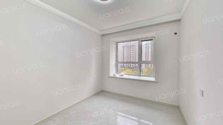 此房自住标准精装未住,楼层好 视野宽阔 采光充足-卧室B