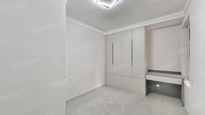 此房自住标准精装未住,楼层好 视野宽阔 采光充足-卧室A