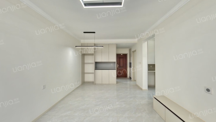 此房自住标准精装未住,楼层好 视野宽阔 采光充足-客厅