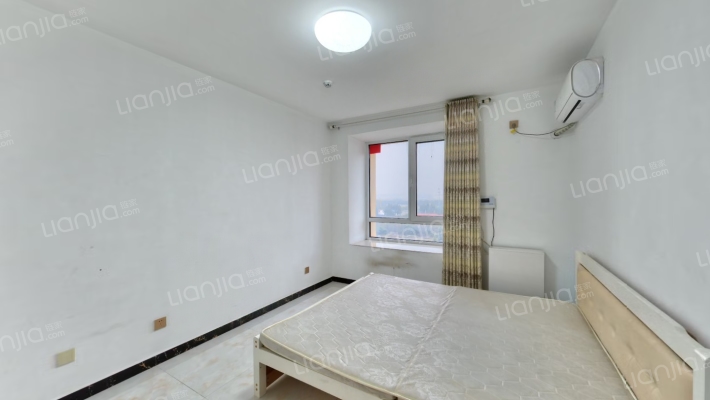 房子属于朝南两居中间楼层本满二-卧室B