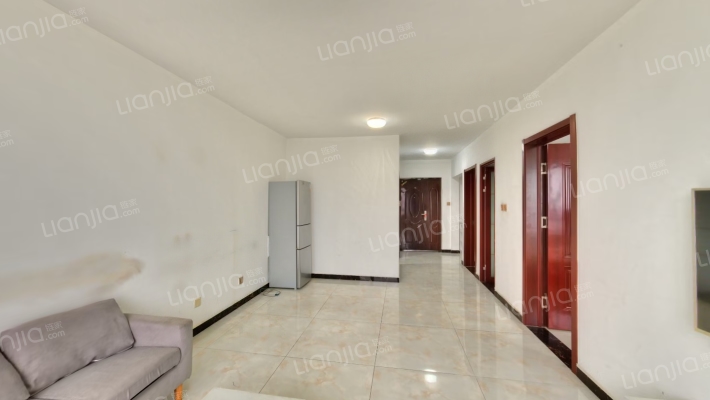 房子属于朝南两居中间楼层本满二-客厅