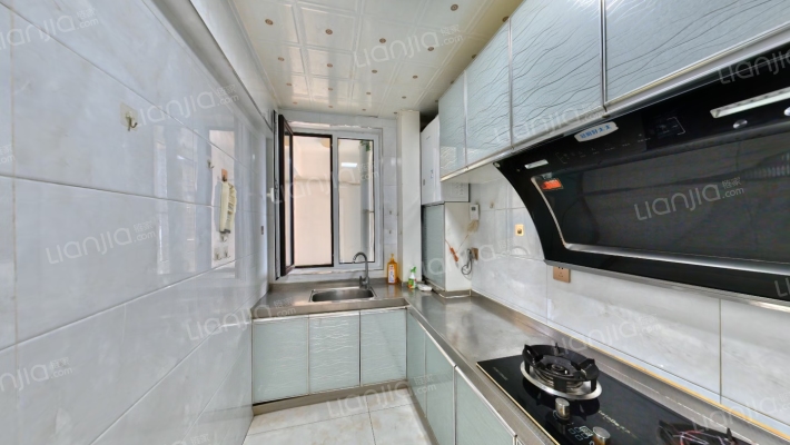 房子属于朝南两居中间楼层本满二-厨房