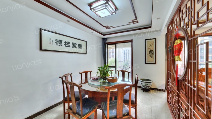 南北向的户型，户型方正，精装修-餐厅