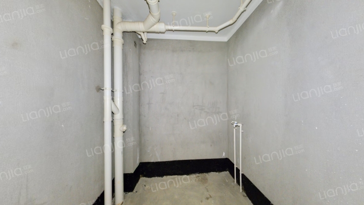 洋房，一梯两户，高铁商圈，南北通透-卫生间B