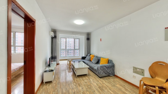 南向两居 简单装修 满二税少 24小时安保-客厅